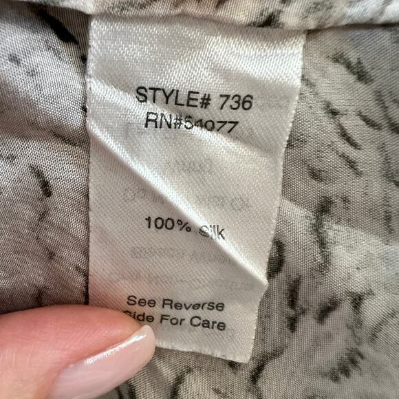 CABI Silk Dolman Sleeve Top Gray White Printed Scoop Neck Pullover Size L Large - Picture 8 of 8